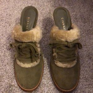NWOT gianni bin clogs